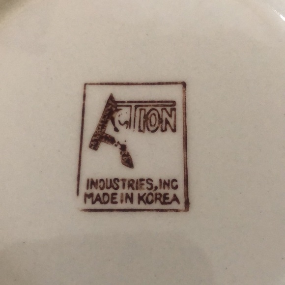 3 vintage serving dishes. The two small ones are Action industries inc. - Picture 6 of 8
